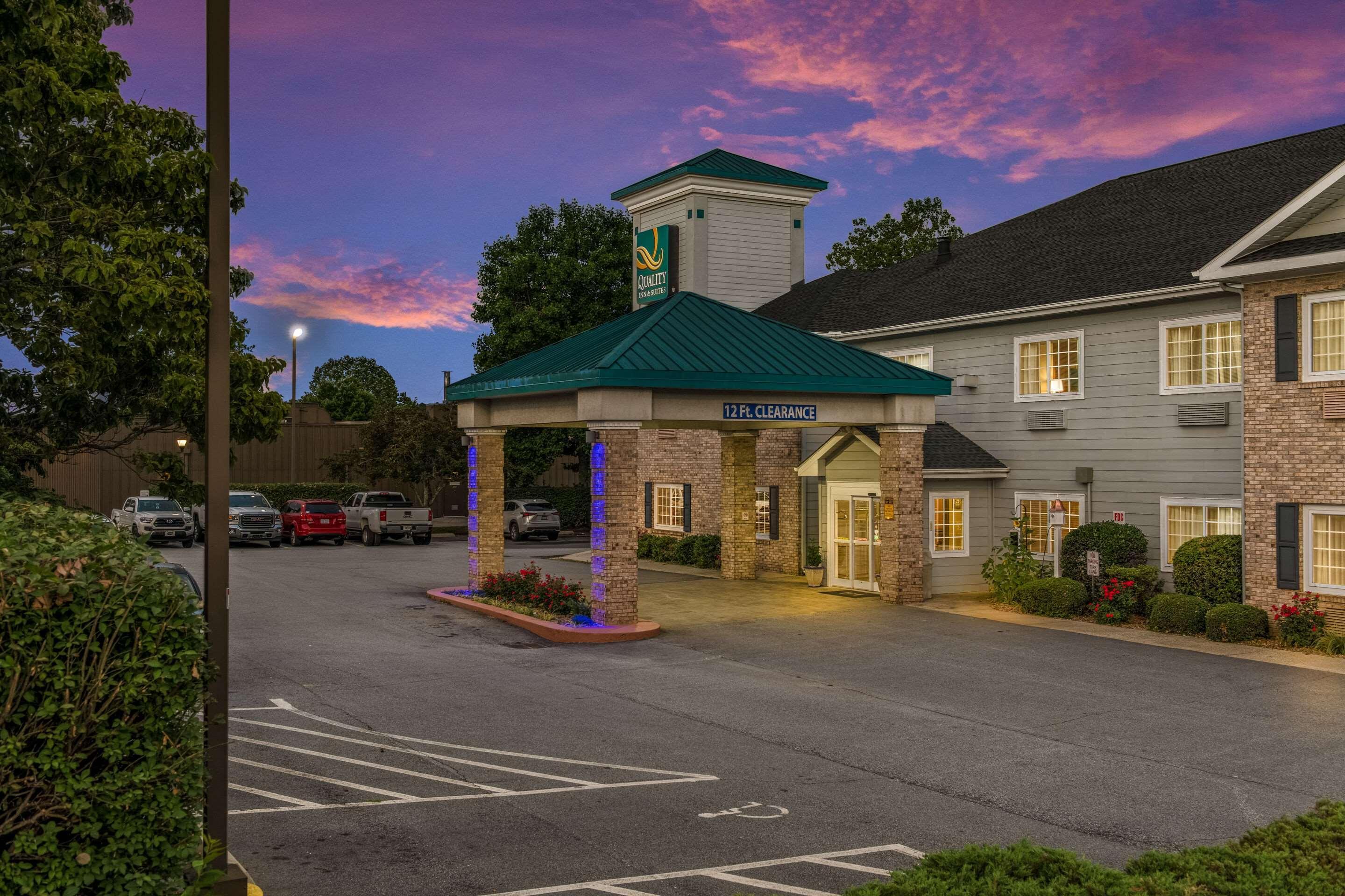 Quality Inn & Suites Hendersonville - Flat Rock Exterior foto