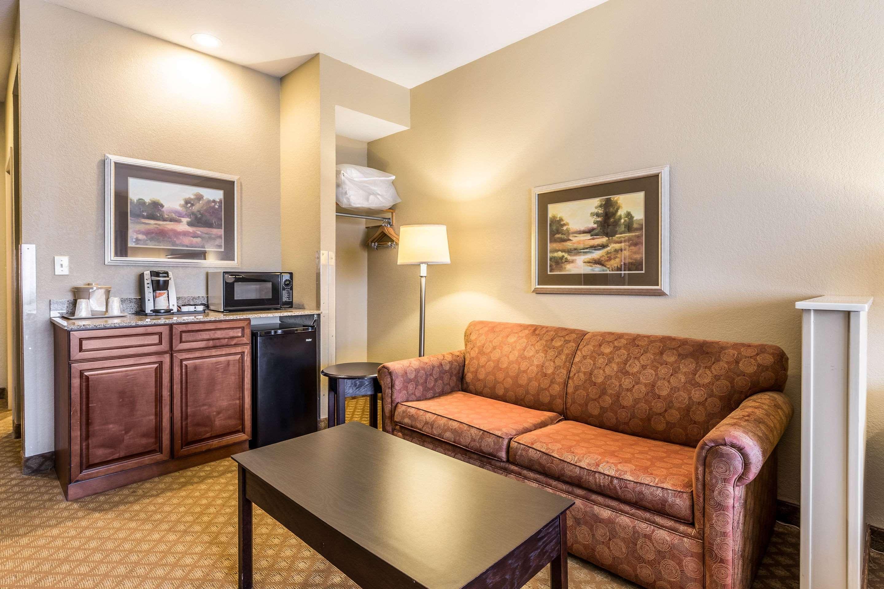 Quality Inn & Suites Hendersonville - Flat Rock Exterior foto