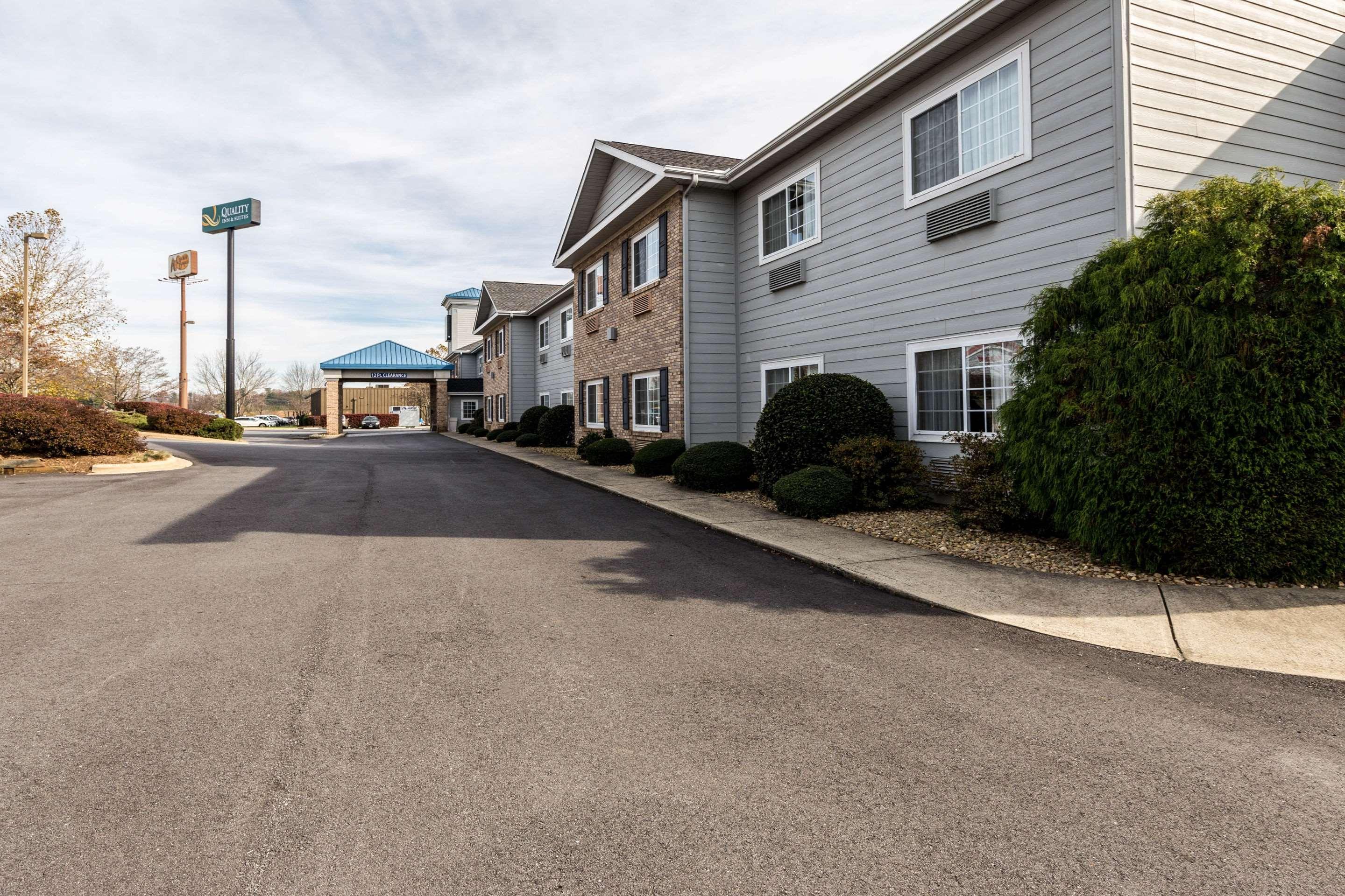 Quality Inn & Suites Hendersonville - Flat Rock Exterior foto