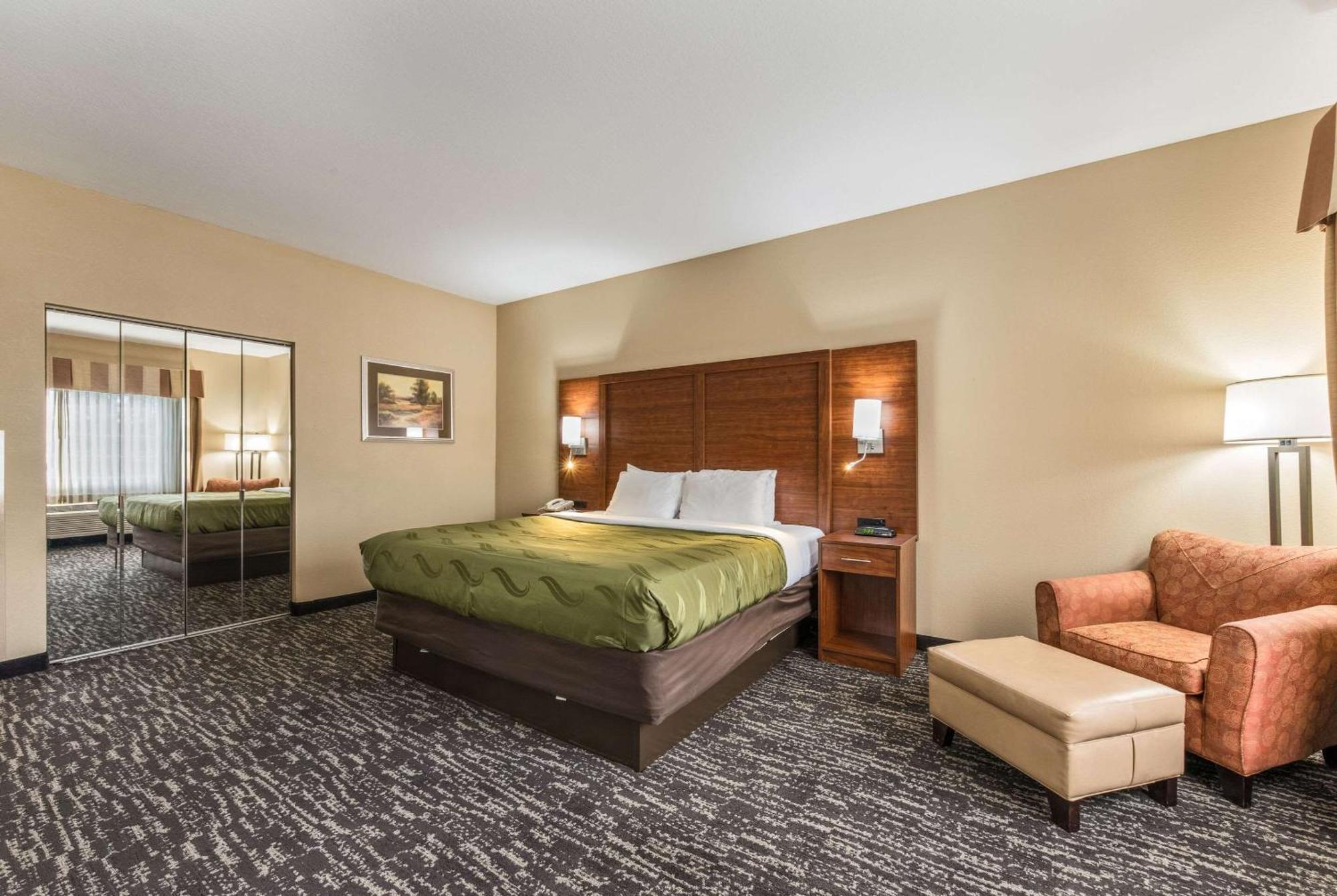 Quality Inn & Suites Hendersonville - Flat Rock Habitación foto