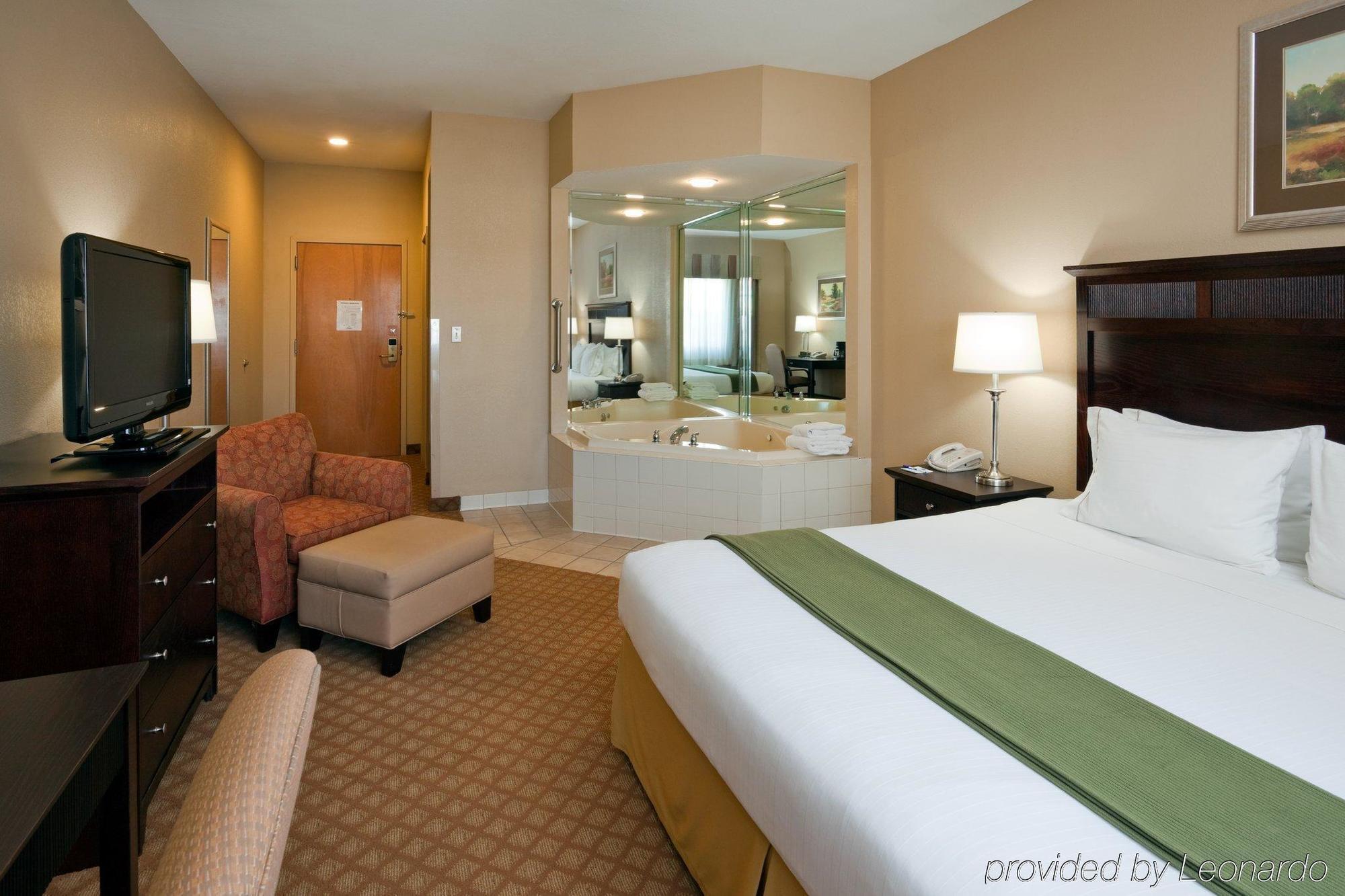 Quality Inn & Suites Hendersonville - Flat Rock Habitación foto